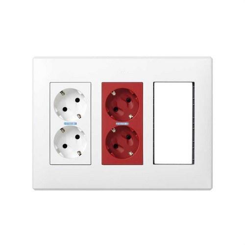 Kit Box Aufputz-Unterputz 3 doppelte Elemente mit 1 Doppelsteckdose, 1 Doppel-USV, 2 leere Elemente weiß Simon 500 Cima mit der Referenz 51000309-030 von der Marke SIMON