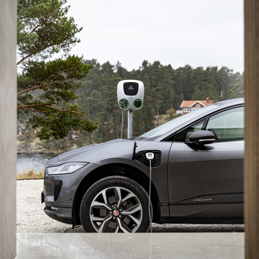 Doppel-Elektroautoladegerät mit WLAN 2 x 22kW Charge Amps Aura Steckdosen mit der Referenz 101010 von der Marke CHARGE AMPS