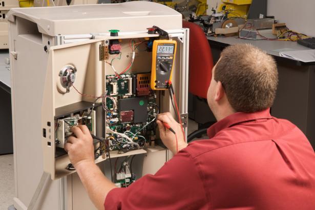 Fluke 179 True-RMS Digital-Multimeter mit der Referenz 1645996 von der Marke FLUKE