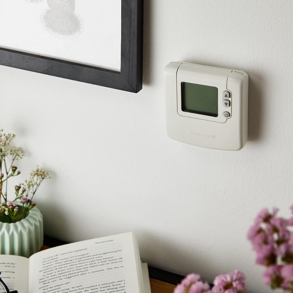 Honeywell DT92 Digital Thermostat + BDR91 Receiver with reference DT92A1004 from the brand RESIDEO